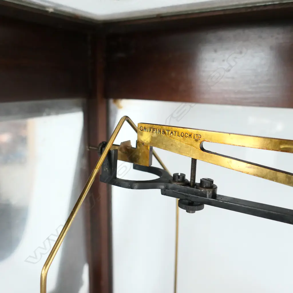 SET OF CHEMICAL BALANCE SCALES IN GLAZED CASE Image 1++